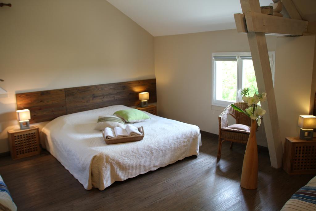 Chambres D'Hotes Domaine De Compostelle Casteide-Candau Екстериор снимка
