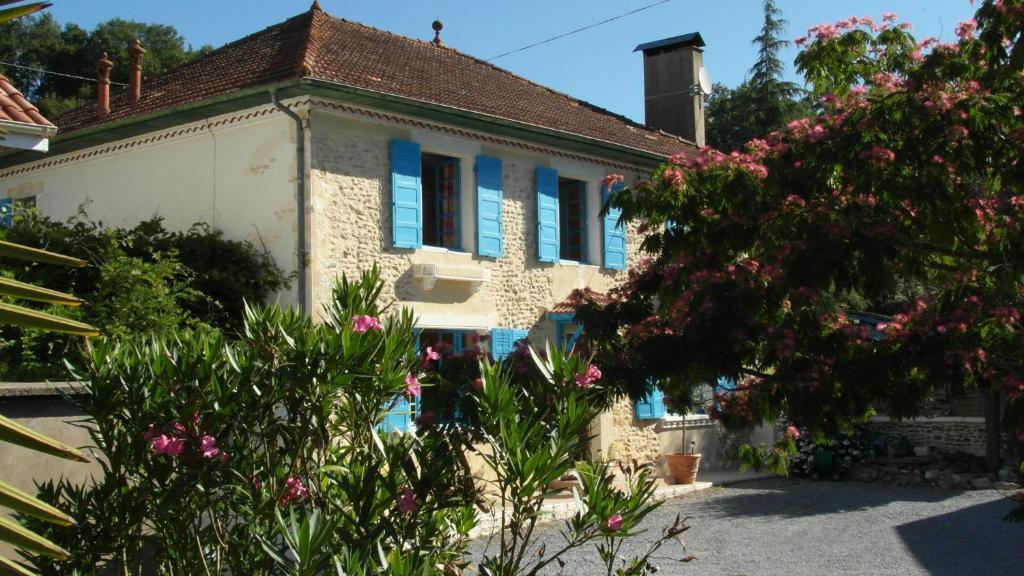 Chambres D'Hotes Domaine De Compostelle Casteide-Candau Екстериор снимка