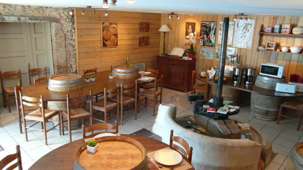 Chambres D'Hotes Domaine De Compostelle Casteide-Candau Екстериор снимка